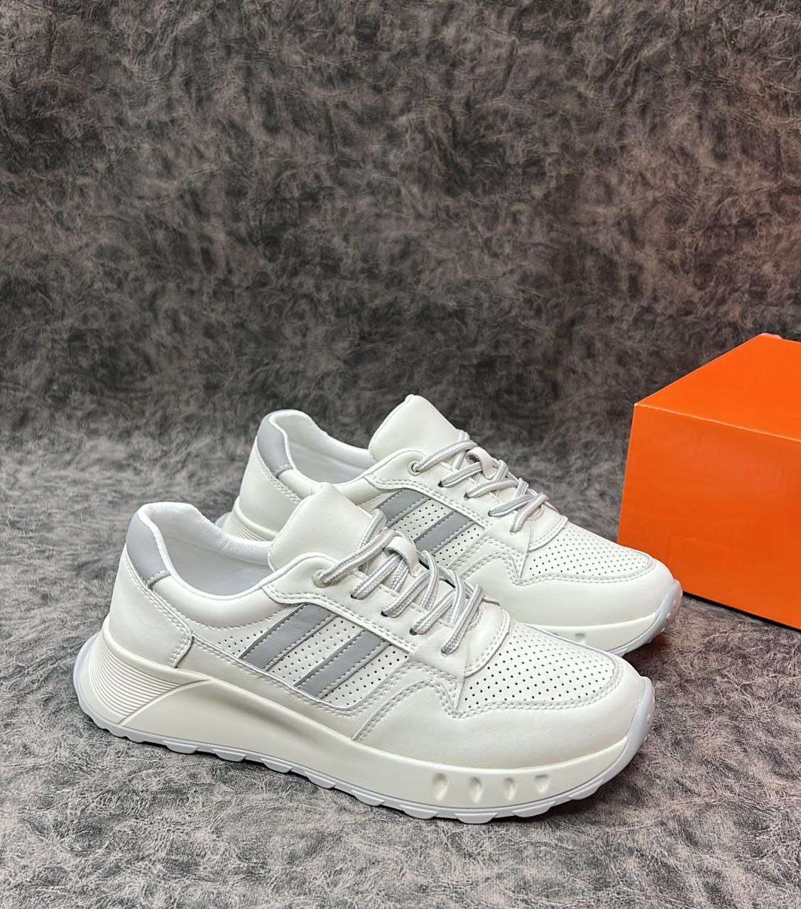 фото весенние женские кроссовки оптом