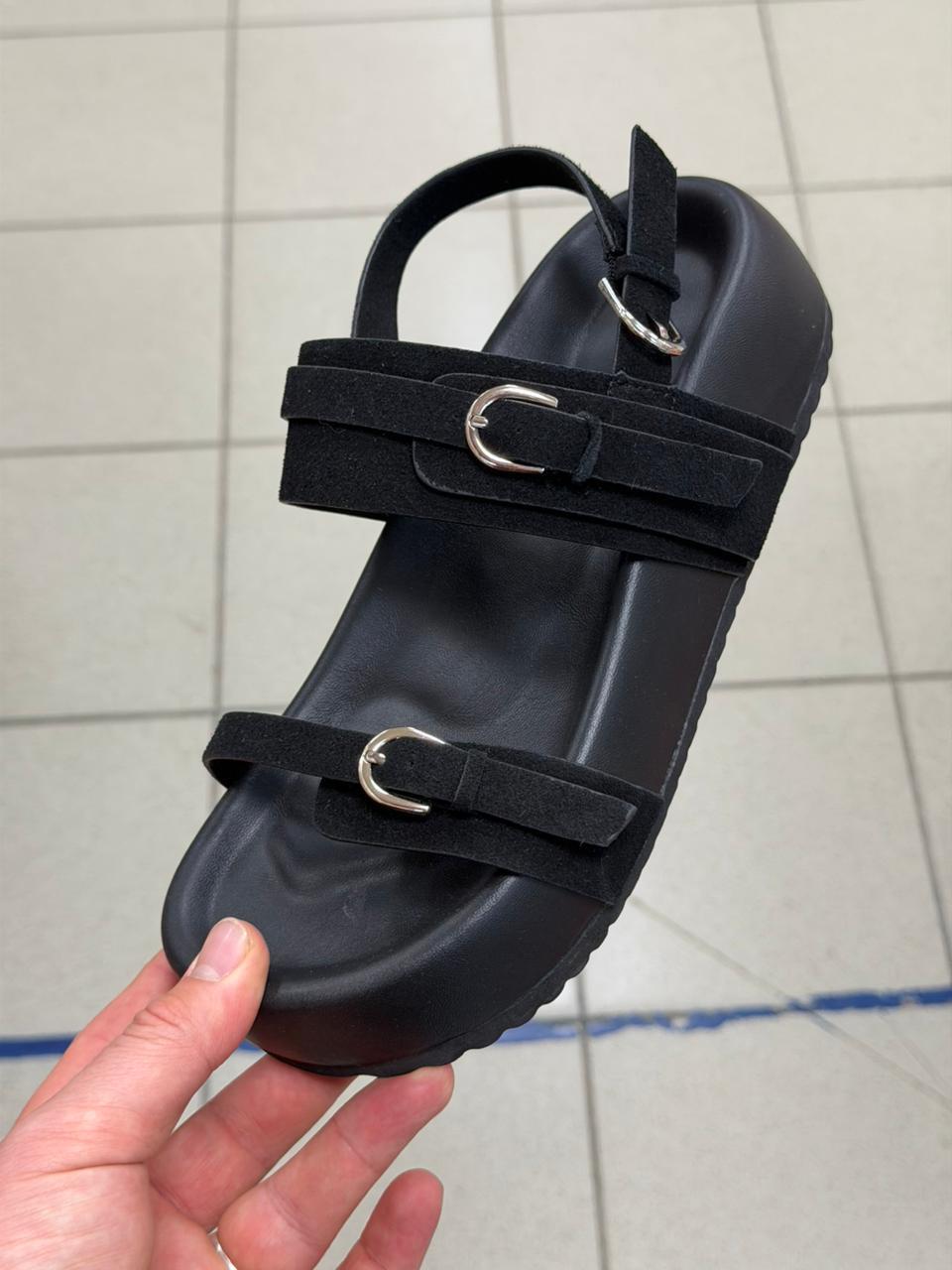 фото женские летние черные сандалии на двух широких straps с металлическими пряжками 488676 оптом