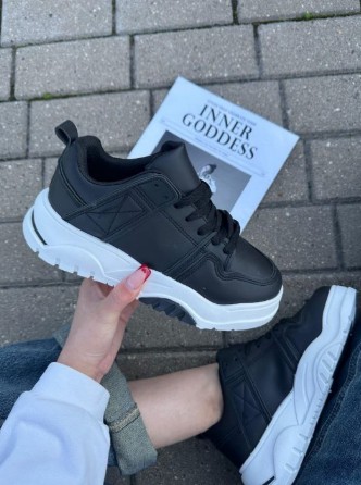 фото весенние женские кроссовки оптом