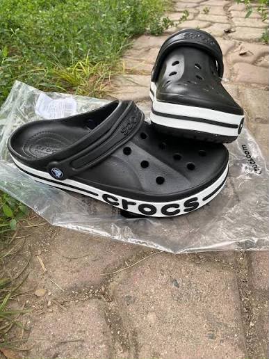 фото мужские летние черные crocs 521301 оптом