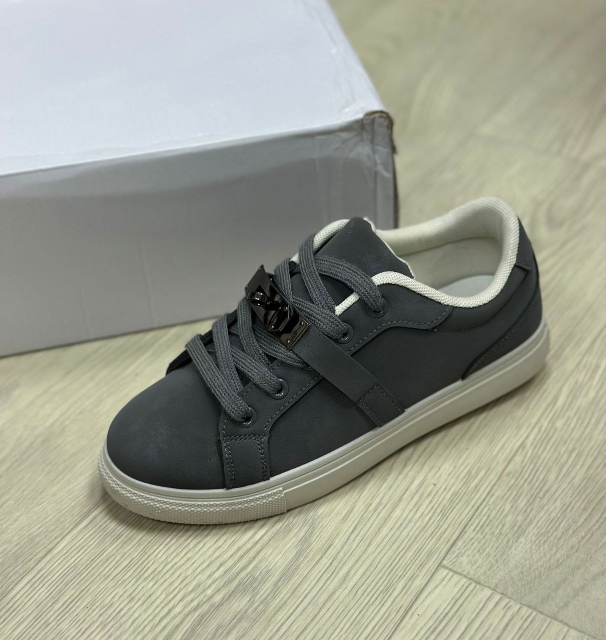 фото весенние женские кроссовки оптом