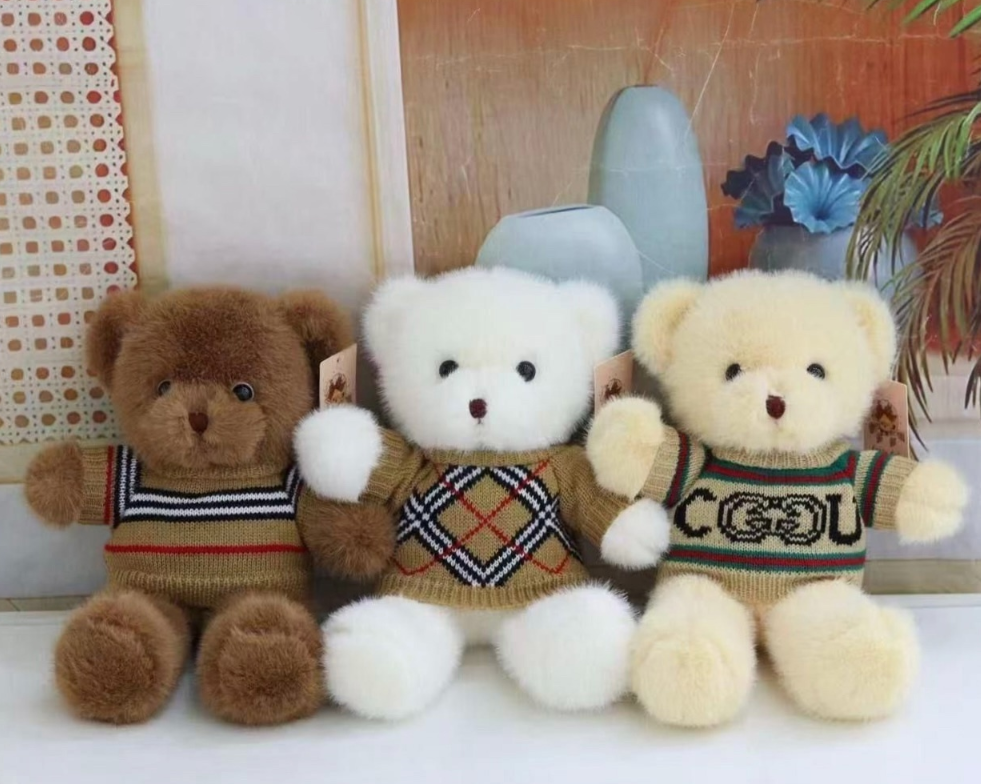 картинка Игрушка Мишка в кофте 30см без выбора от магазина Одежда+