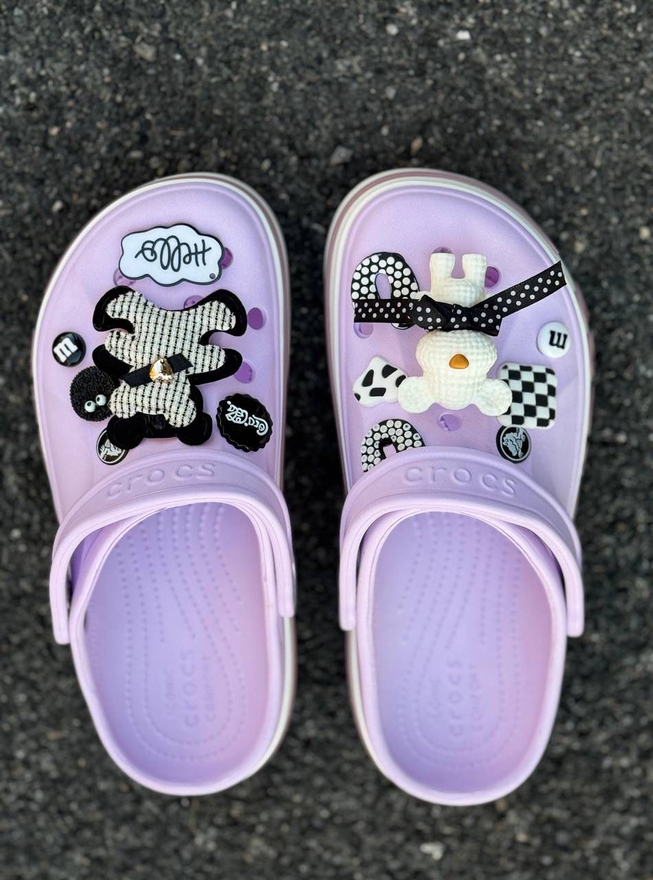 фото женские летние шлепки crocs с милыми украшениями 282674 оптом