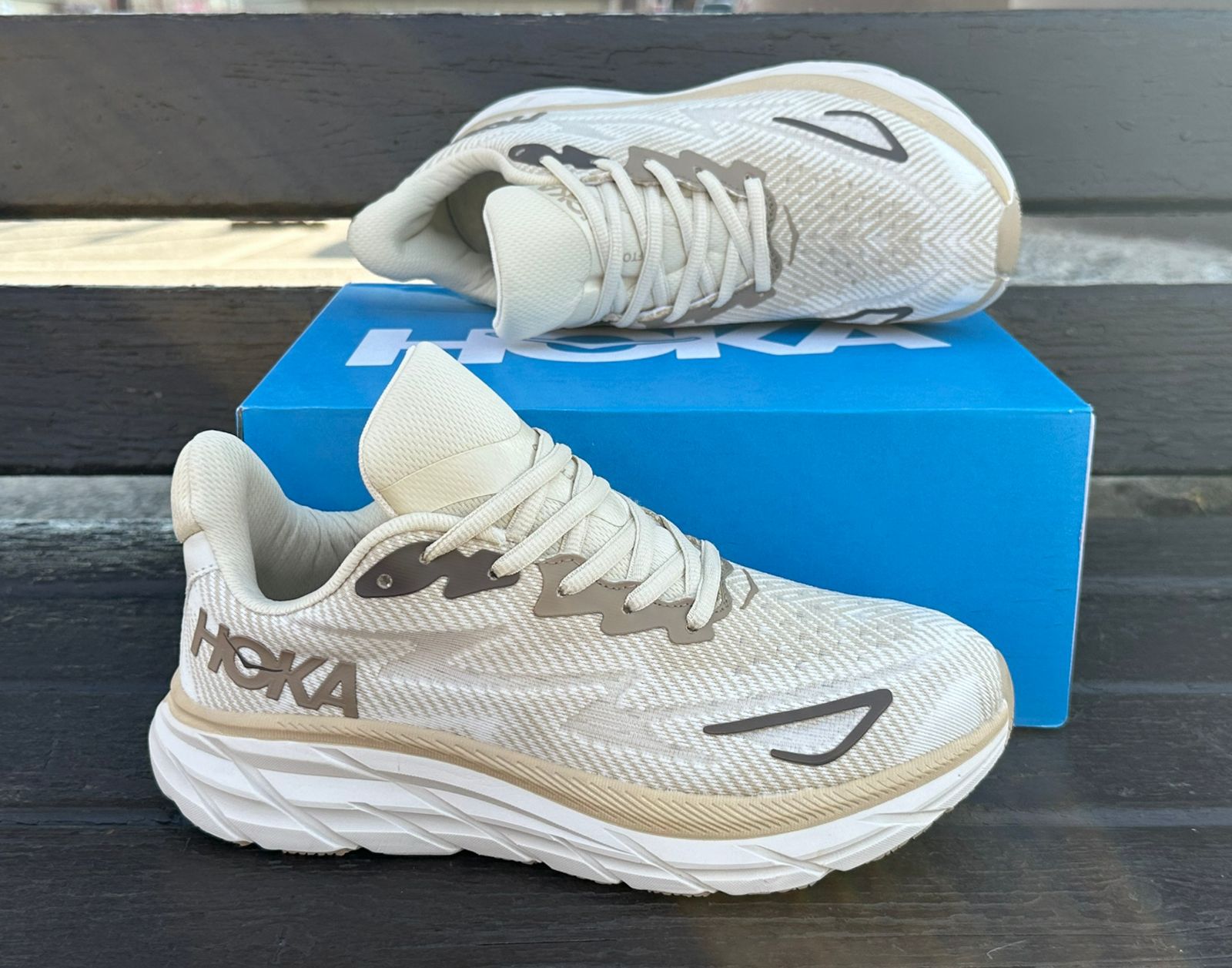 картинка Мужские белые кроссовки Hoka 270501 от магазина Одежда+