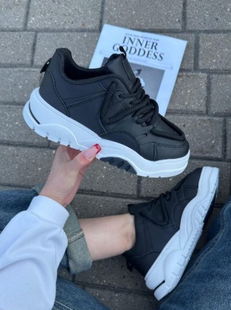 фото весенние женские кроссовки оптом