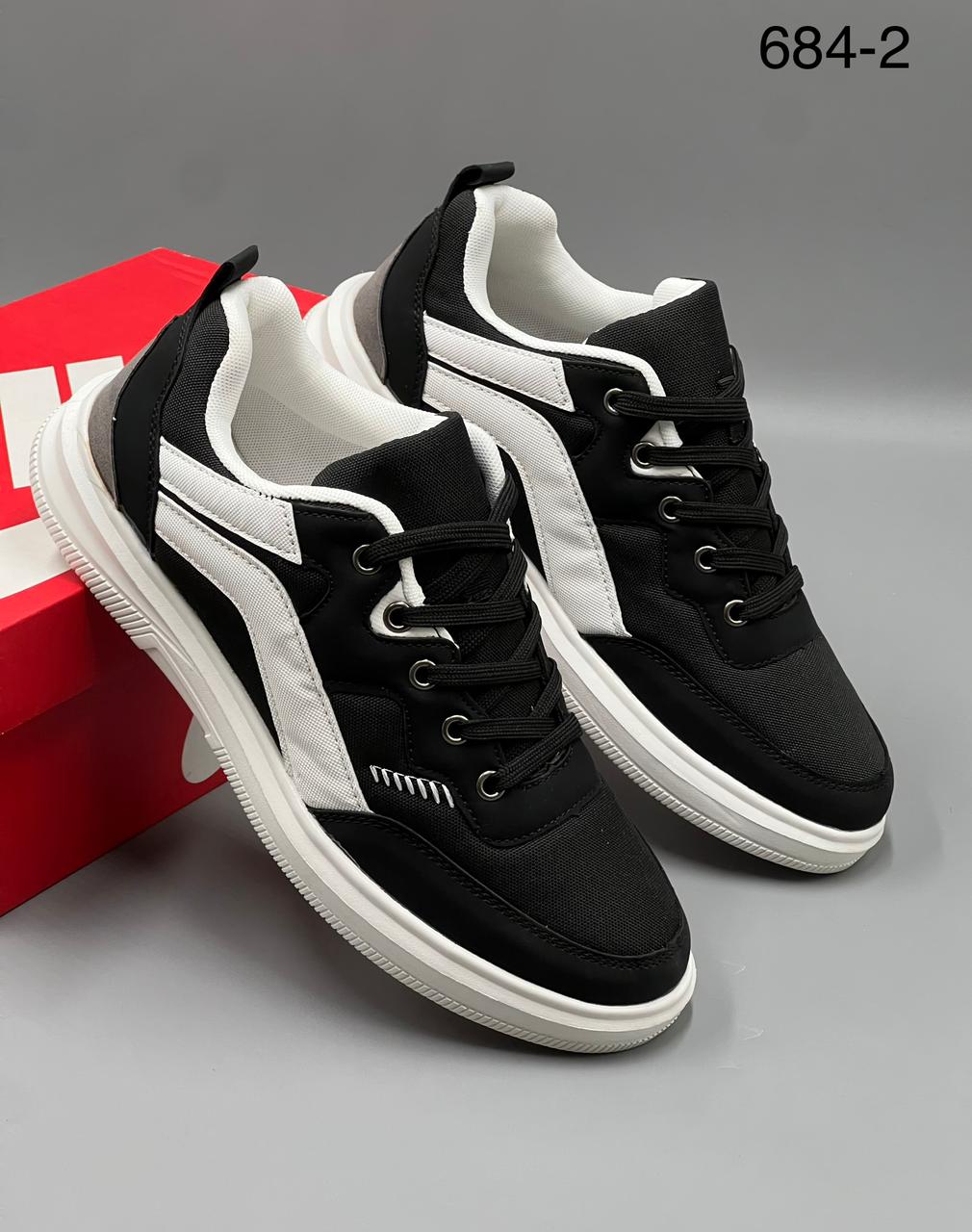 фото Мужские черные кроссовки с белыми акцентами 522552 оптом с доставкой