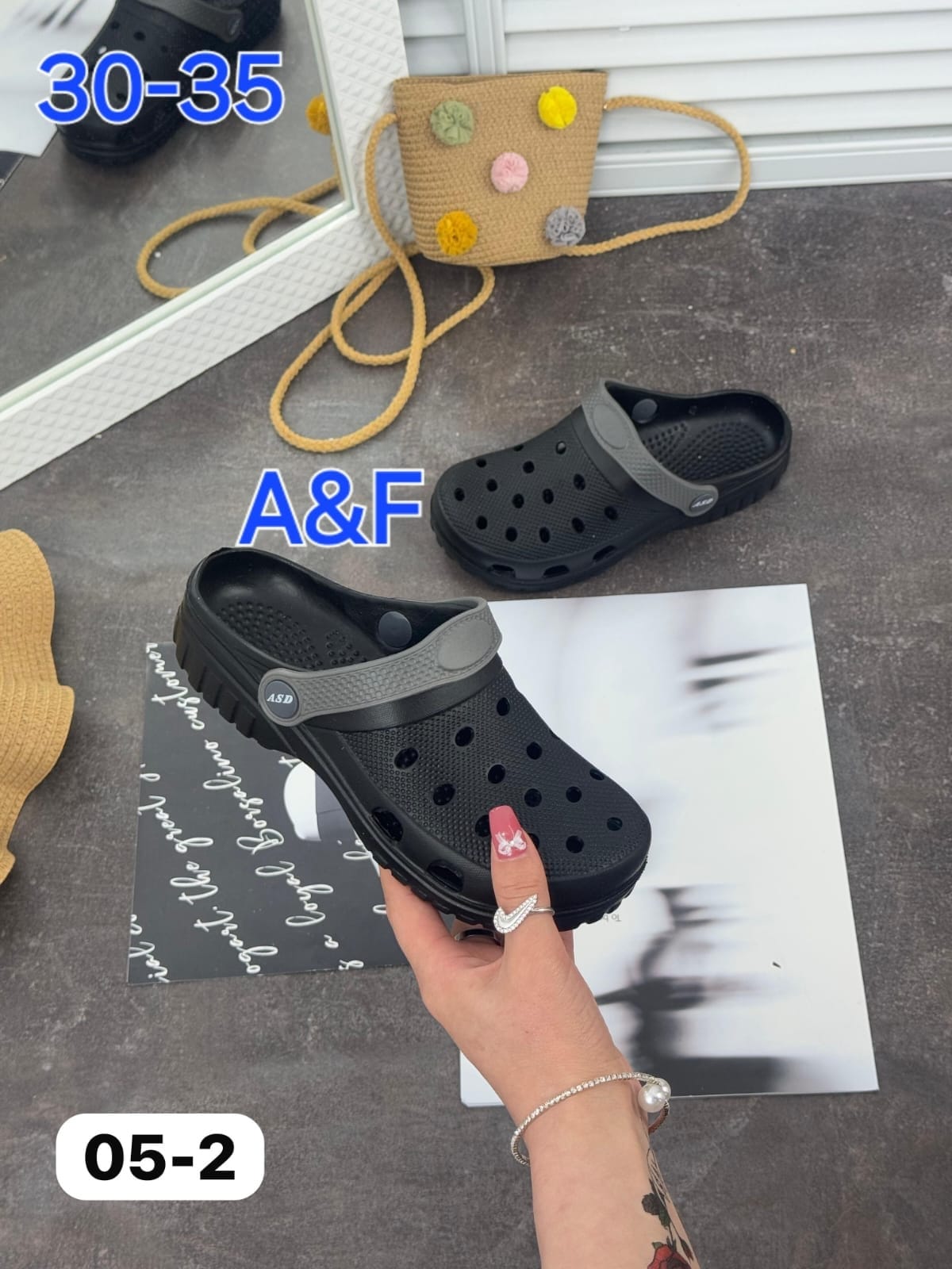 картинка Детские черные кроксы 303551 от магазина Одежда+