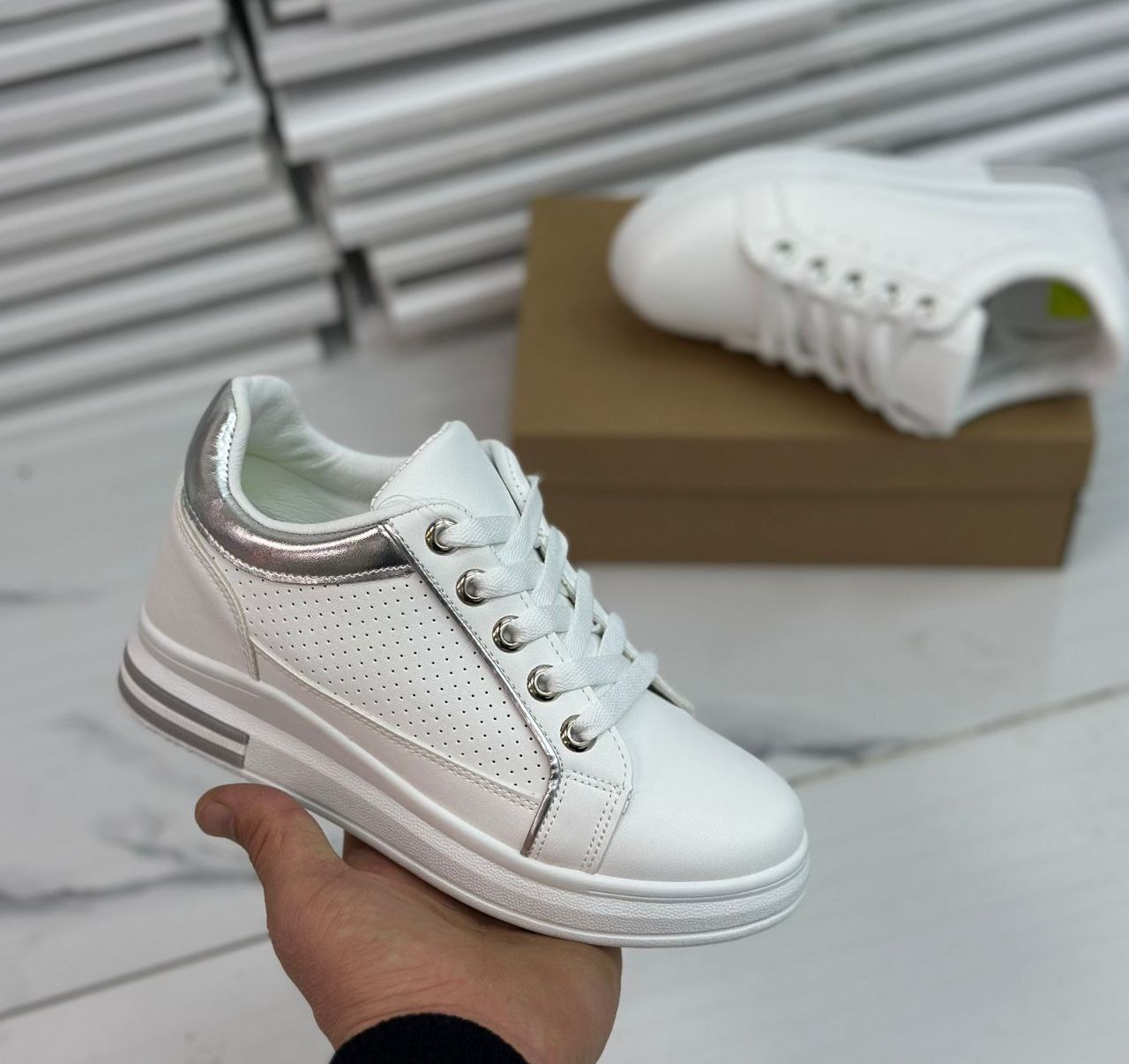 фото весенние женские кроссовки оптом