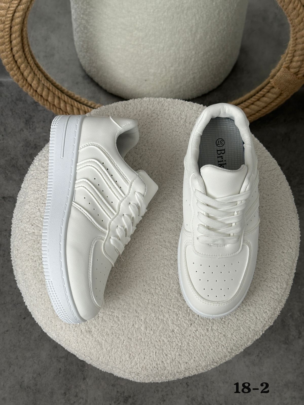 фото весенние женские кроссовки оптом