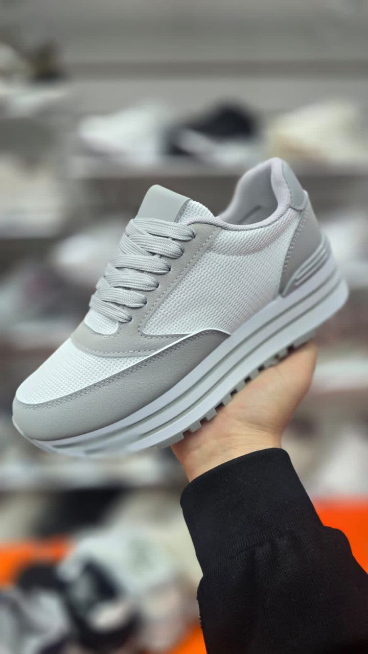 фото весенние женские кроссовки оптом