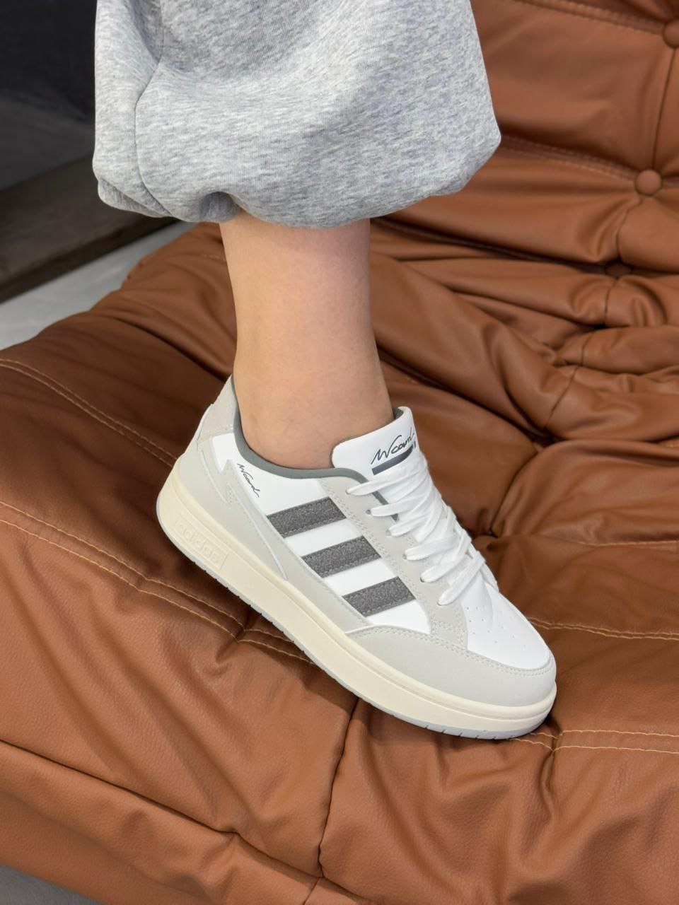 фото весенние женские кроссовки оптом