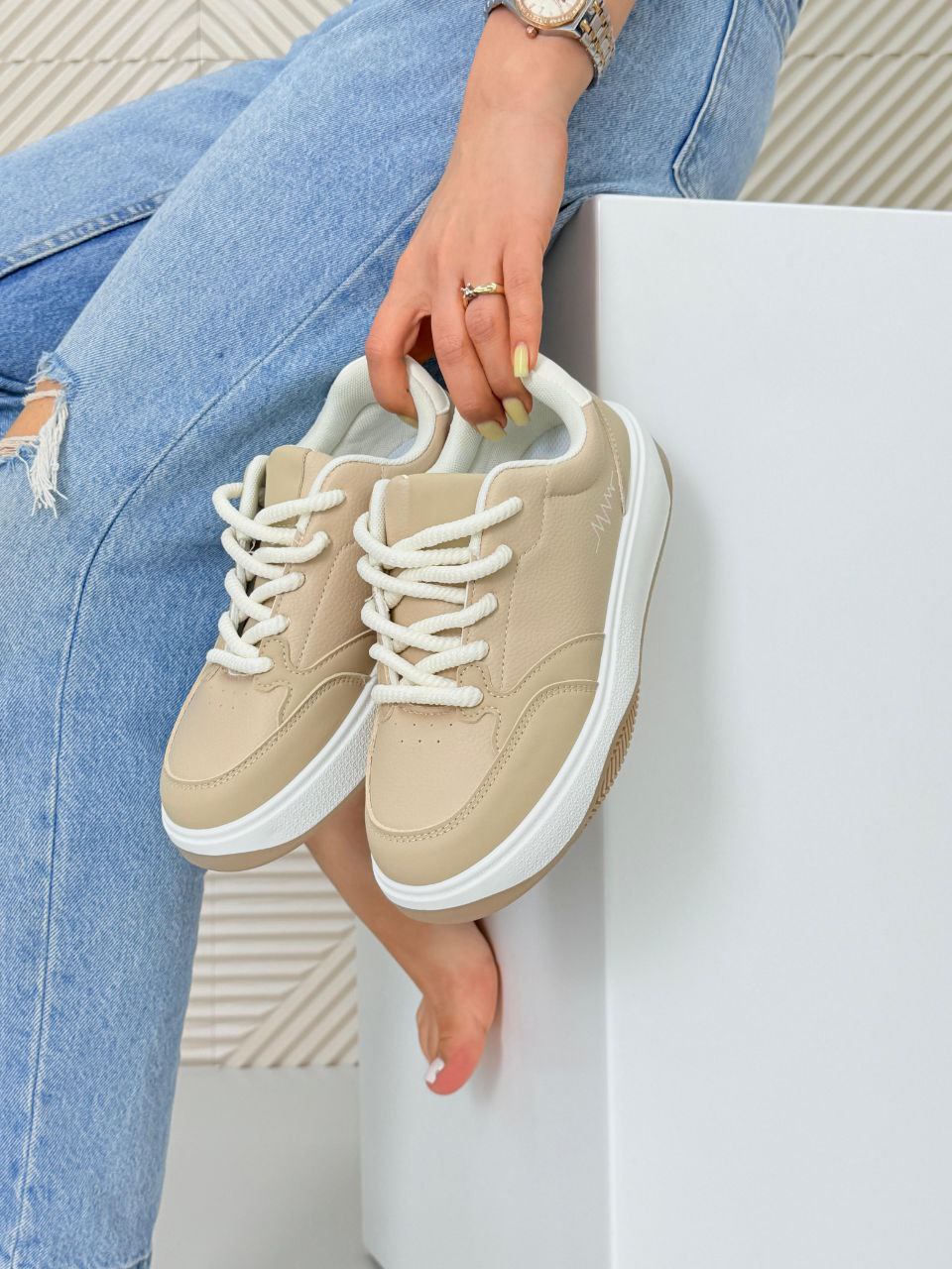 фото весенние женские кроссовки оптом