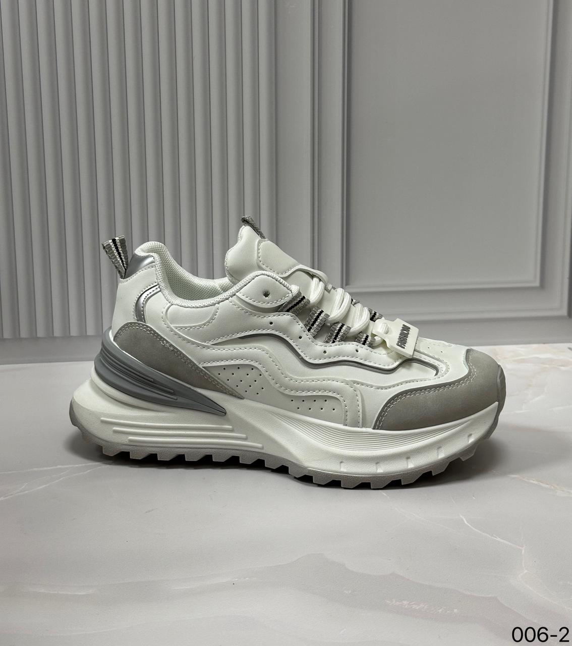 фото весенние женские кроссовки оптом