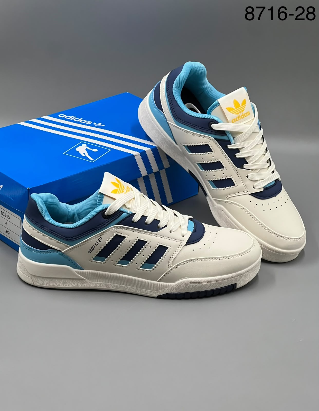 фото Мужские весенние кроссовки с контрастными вставками 818007 оптом с доставкой