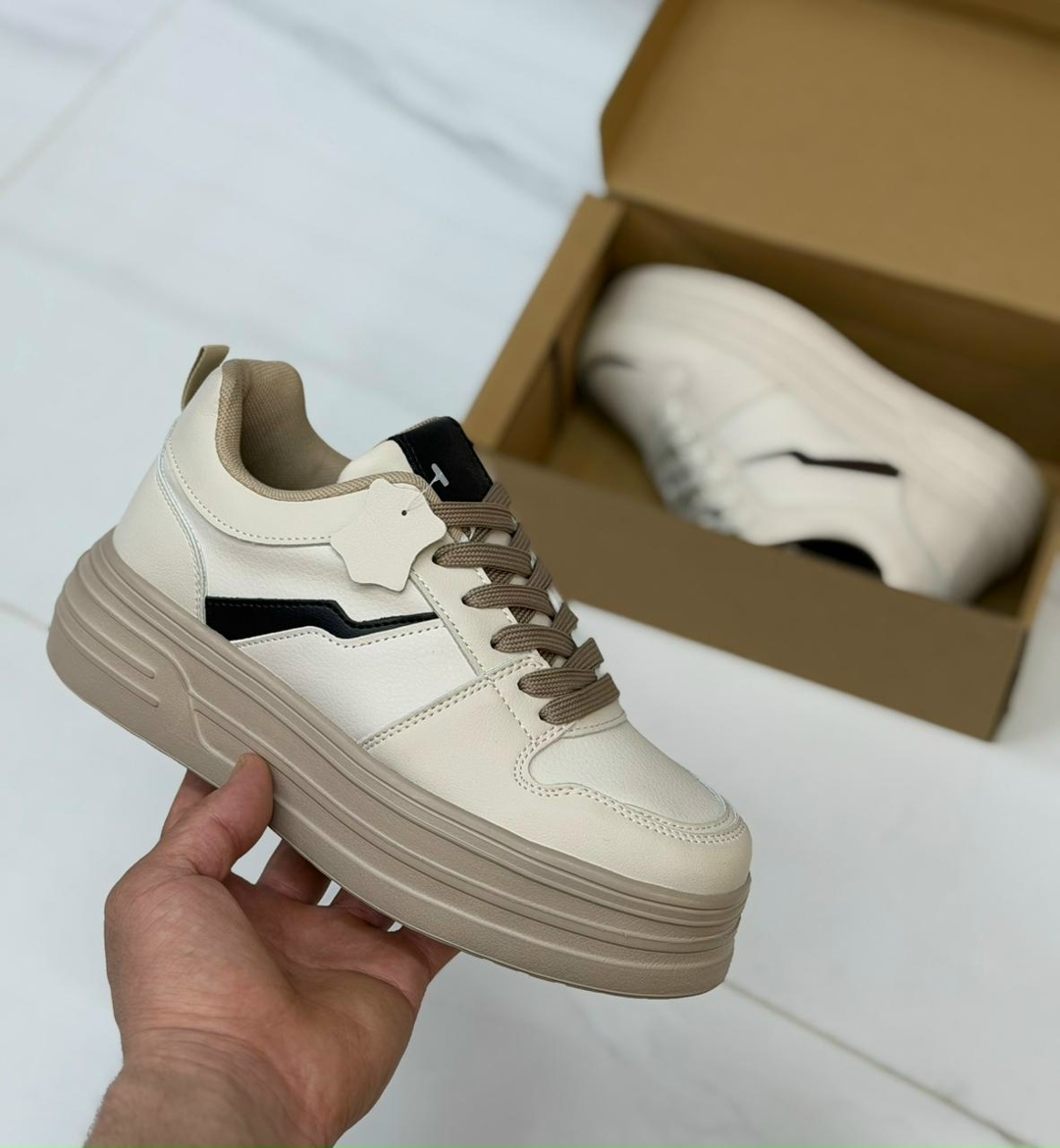 фото весенние женские кроссовки оптом