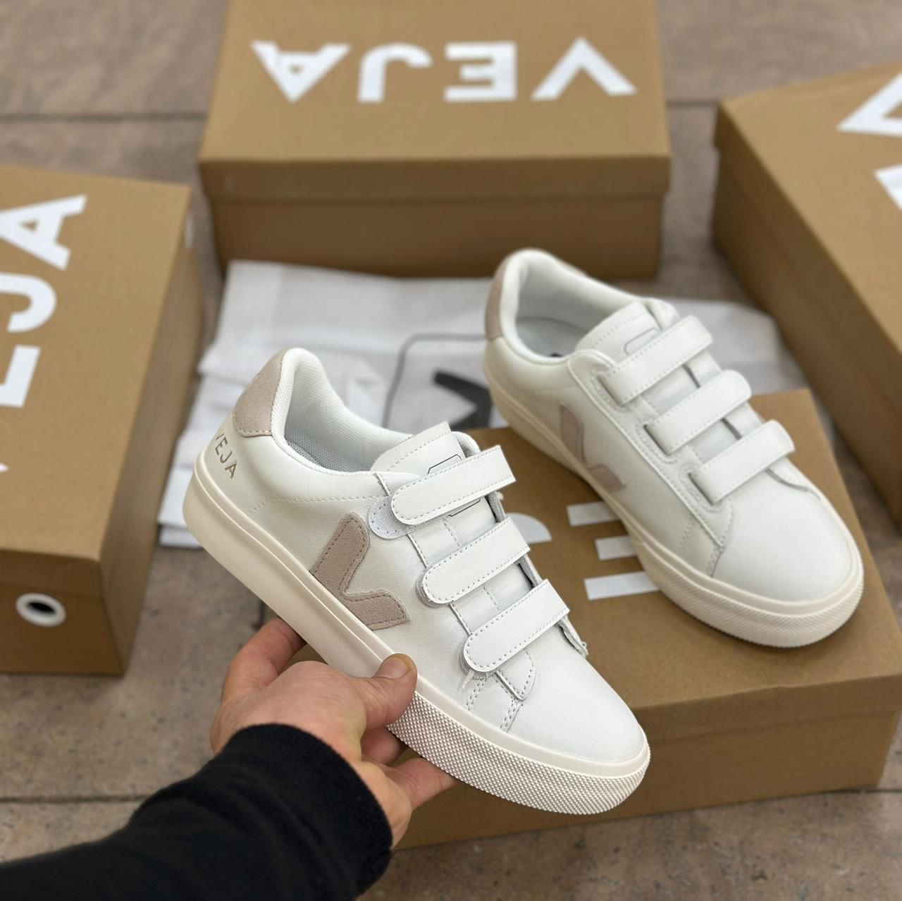 фото весенние женские кроссовки оптом