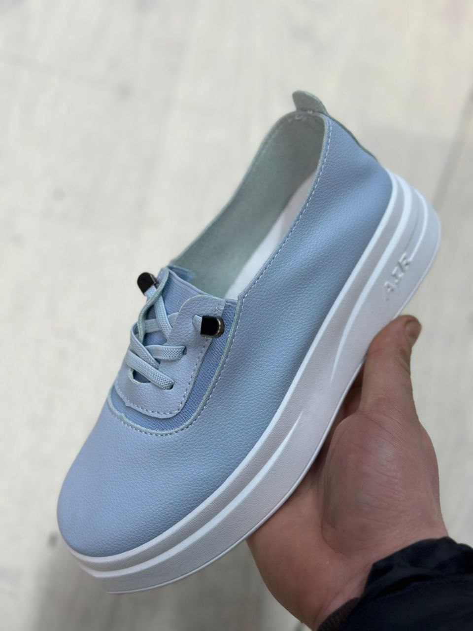 фото весенние женские кроссовки оптом