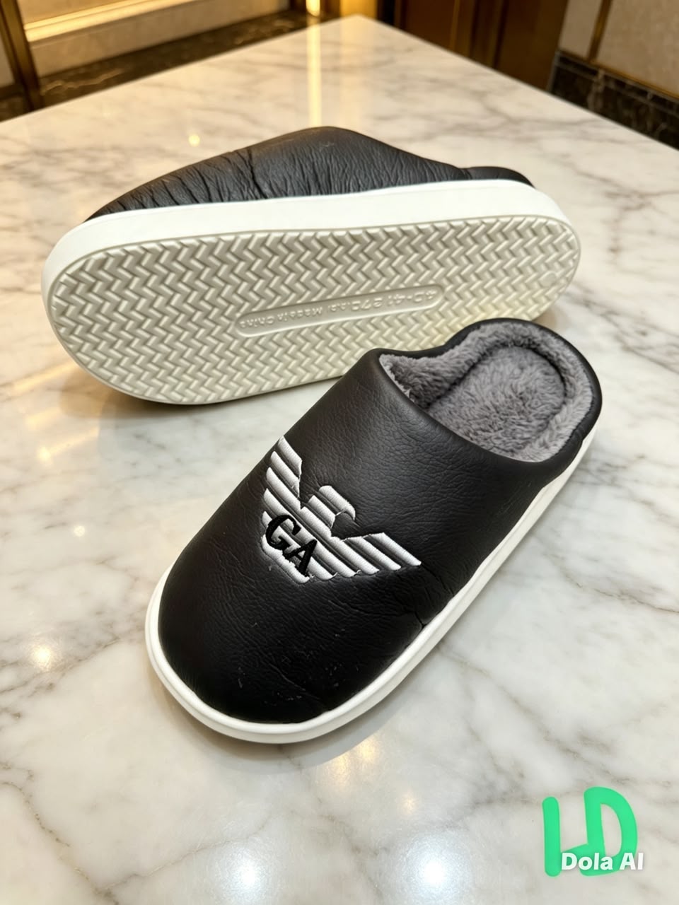 фото мужские домашние тапочки с искусственным мехом 478660 оптом