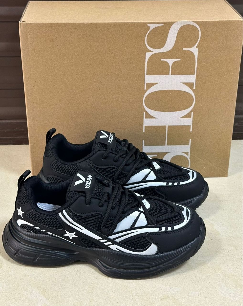 фото весенние женские кроссовки оптом