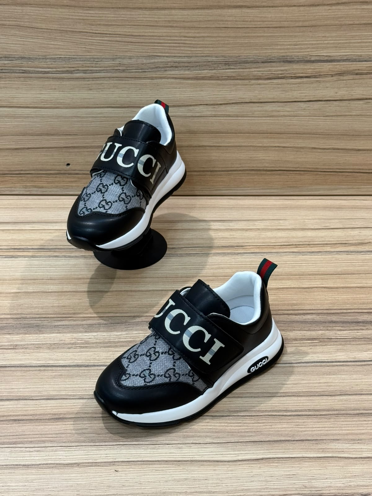 фото детские черные кроссовки gucci 107393 оптом
