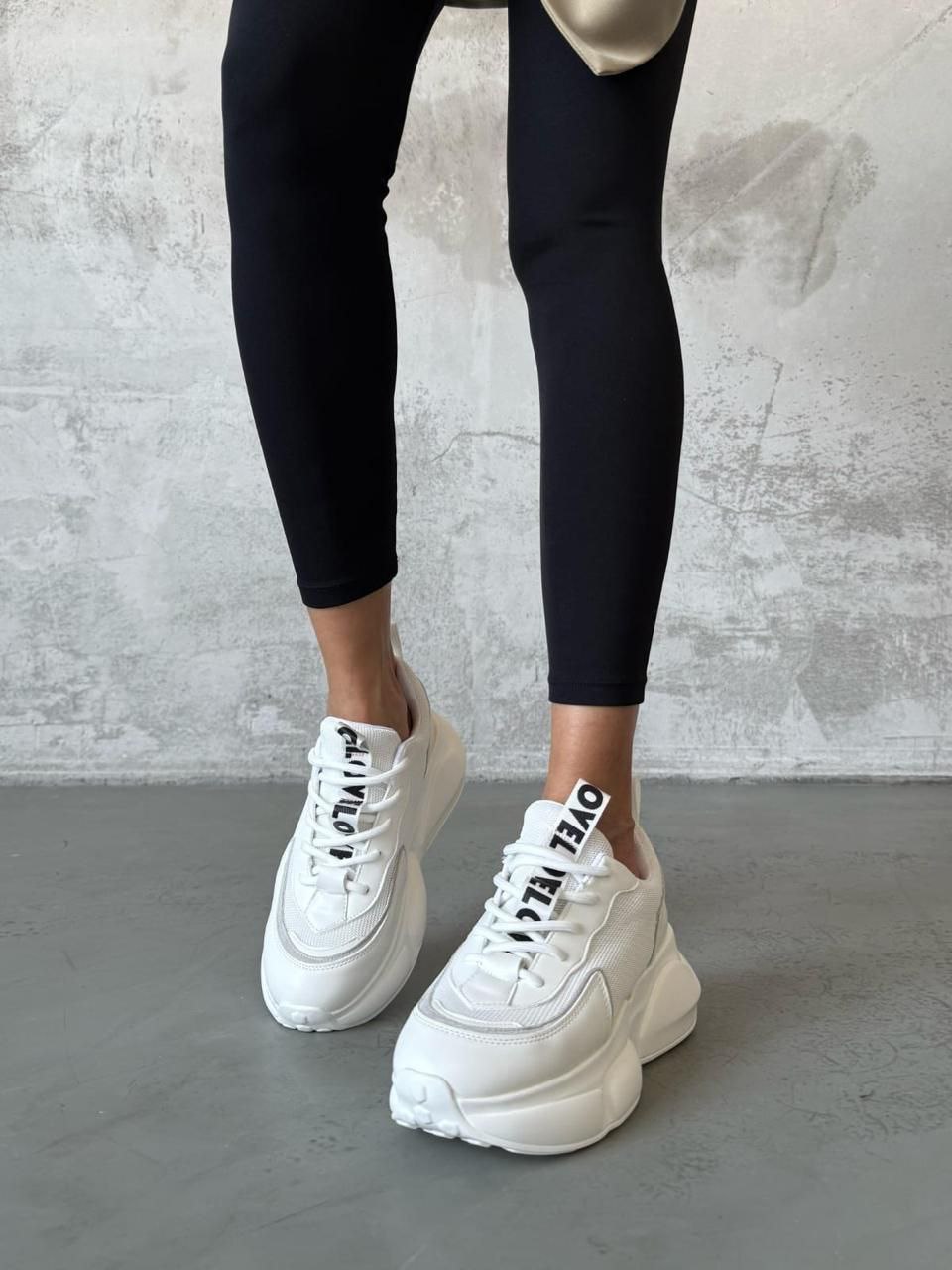 фото весенние женские кроссовки оптом