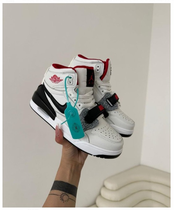 фото весенние женские кроссовки оптом