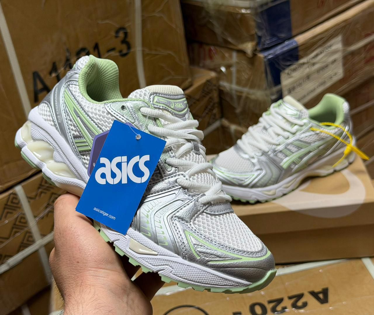 фото женские кроссовки asics 849137 оптом