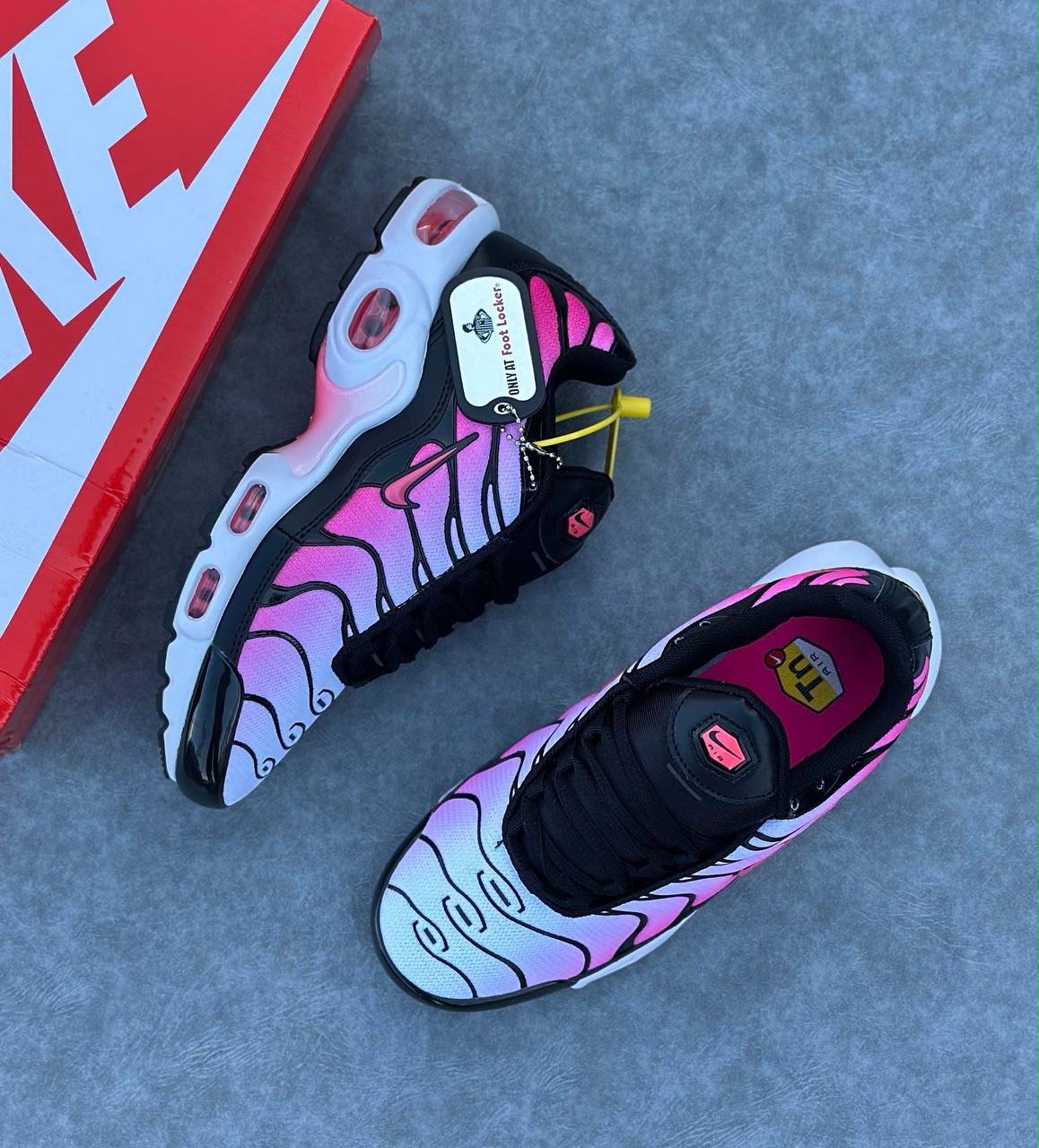 фото женские весенние кроссовки nike 119661 оптом