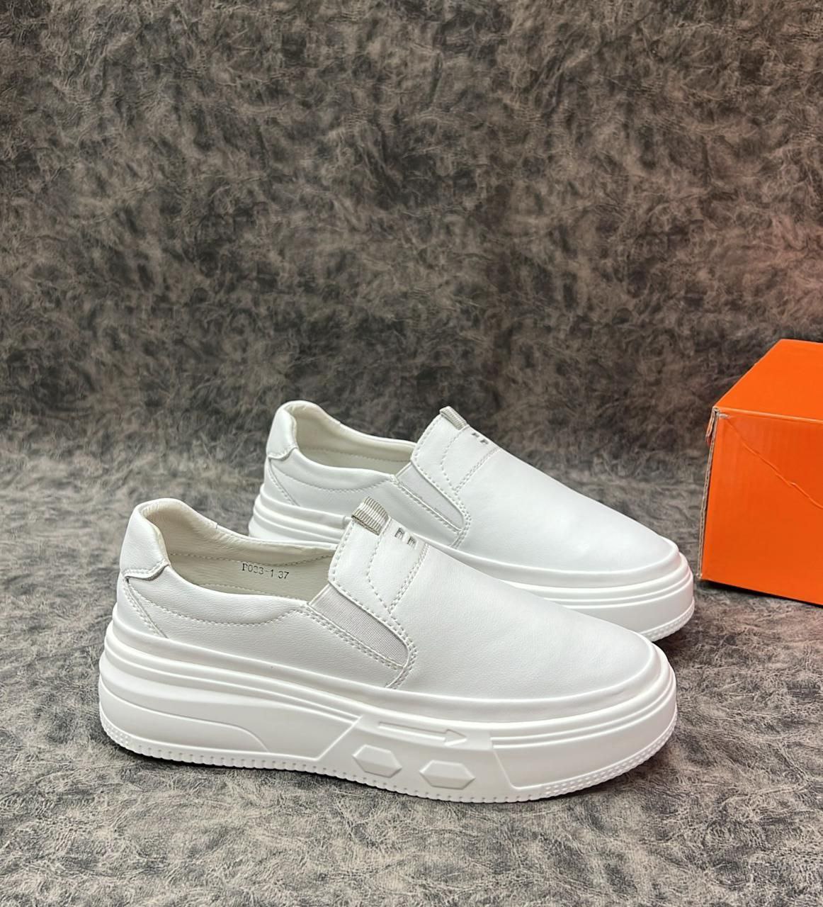 фото весенние женские кроссовки оптом