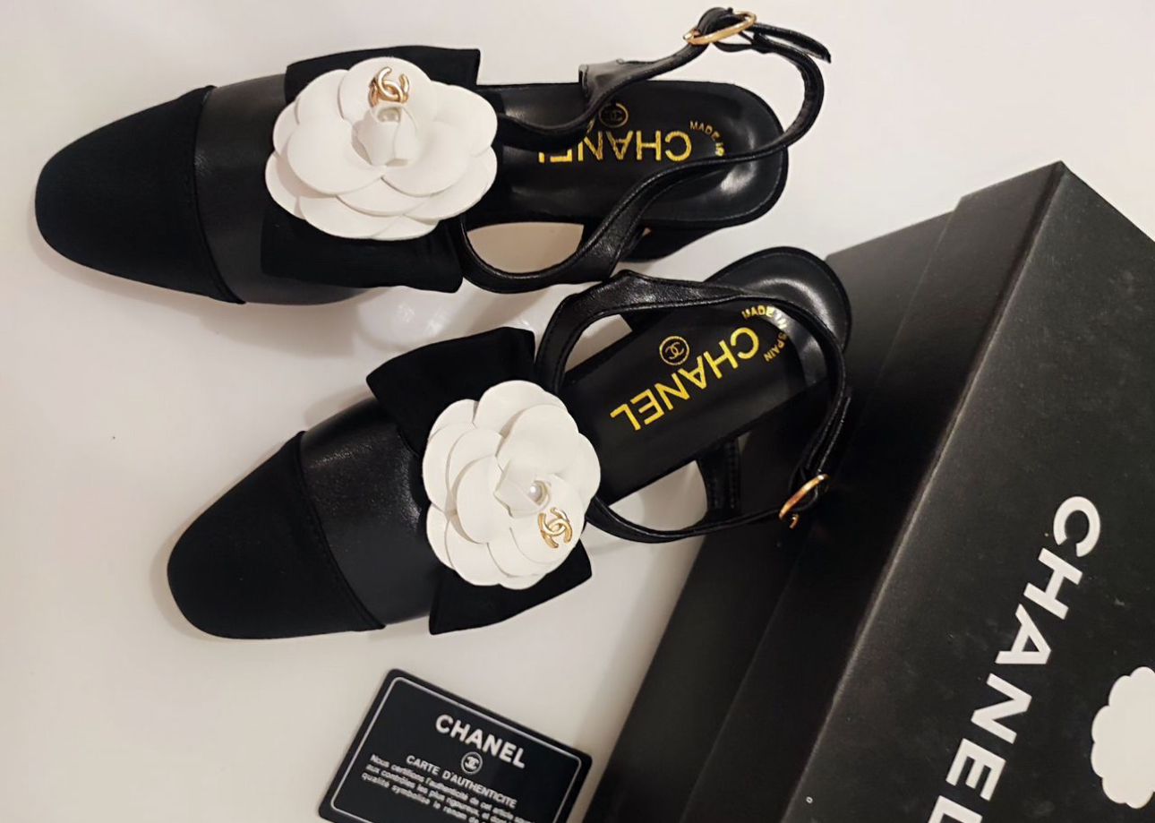 фото женские черные туфли с цветком 960217 оптом