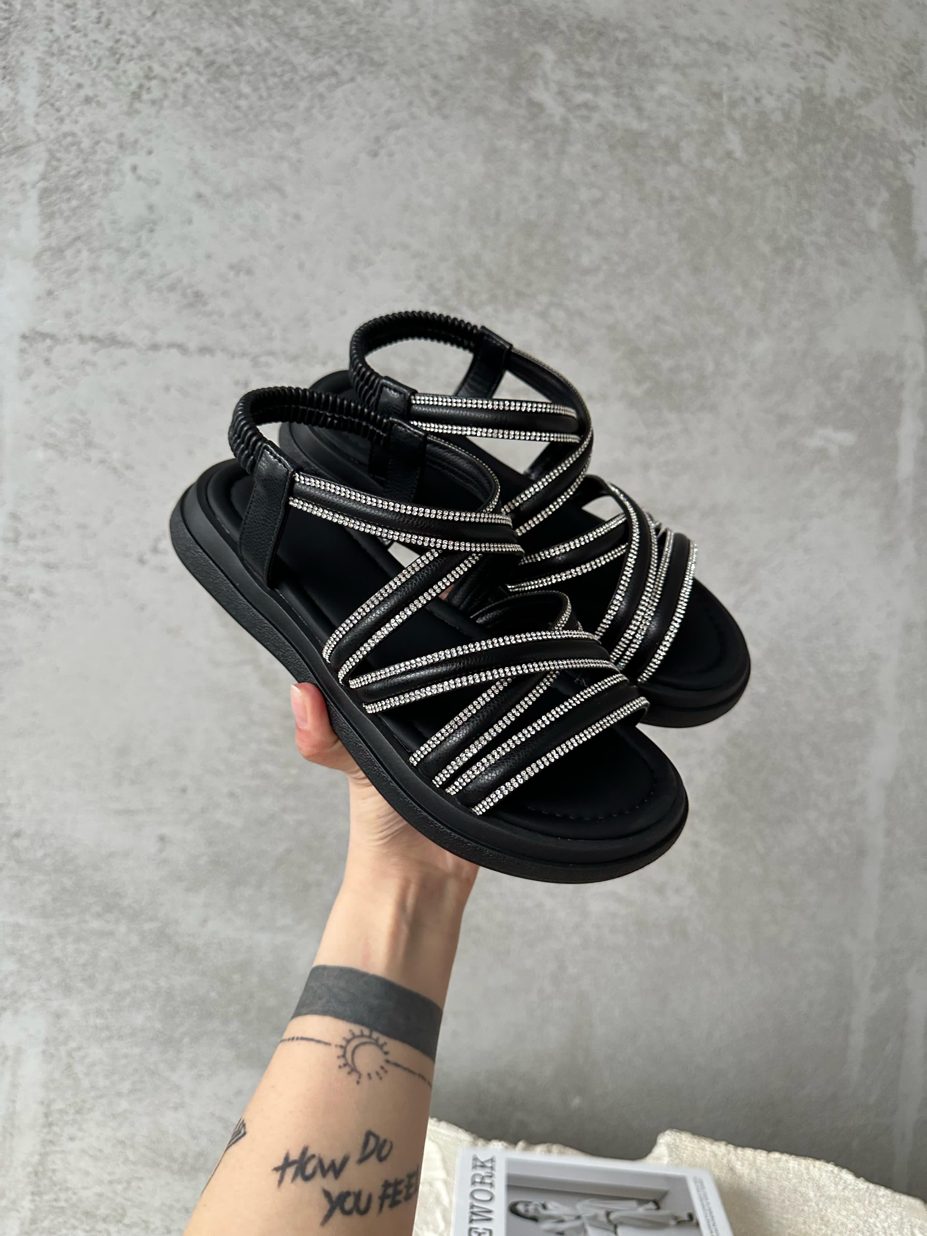 фото женские летние сандалии с декоративными straps 598254 оптом