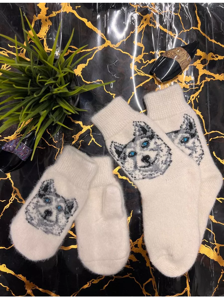 картинка Варежки зимние с носками подарочный комплект от магазина Одежда+