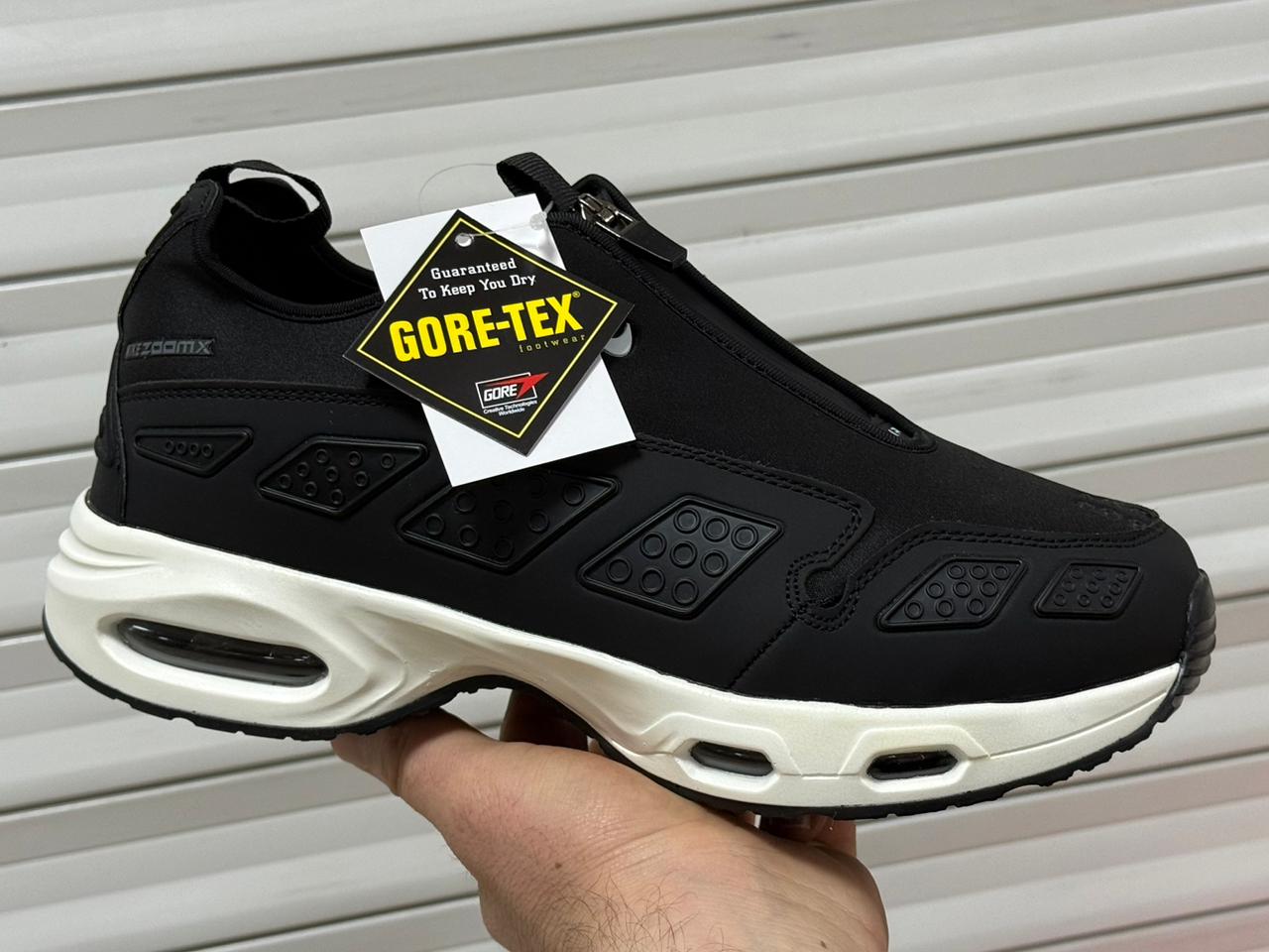 фото мужские зимние кроссовки с технологией gore-tex 512128 оптом
