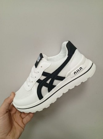 фото весенние женские кроссовки оптом