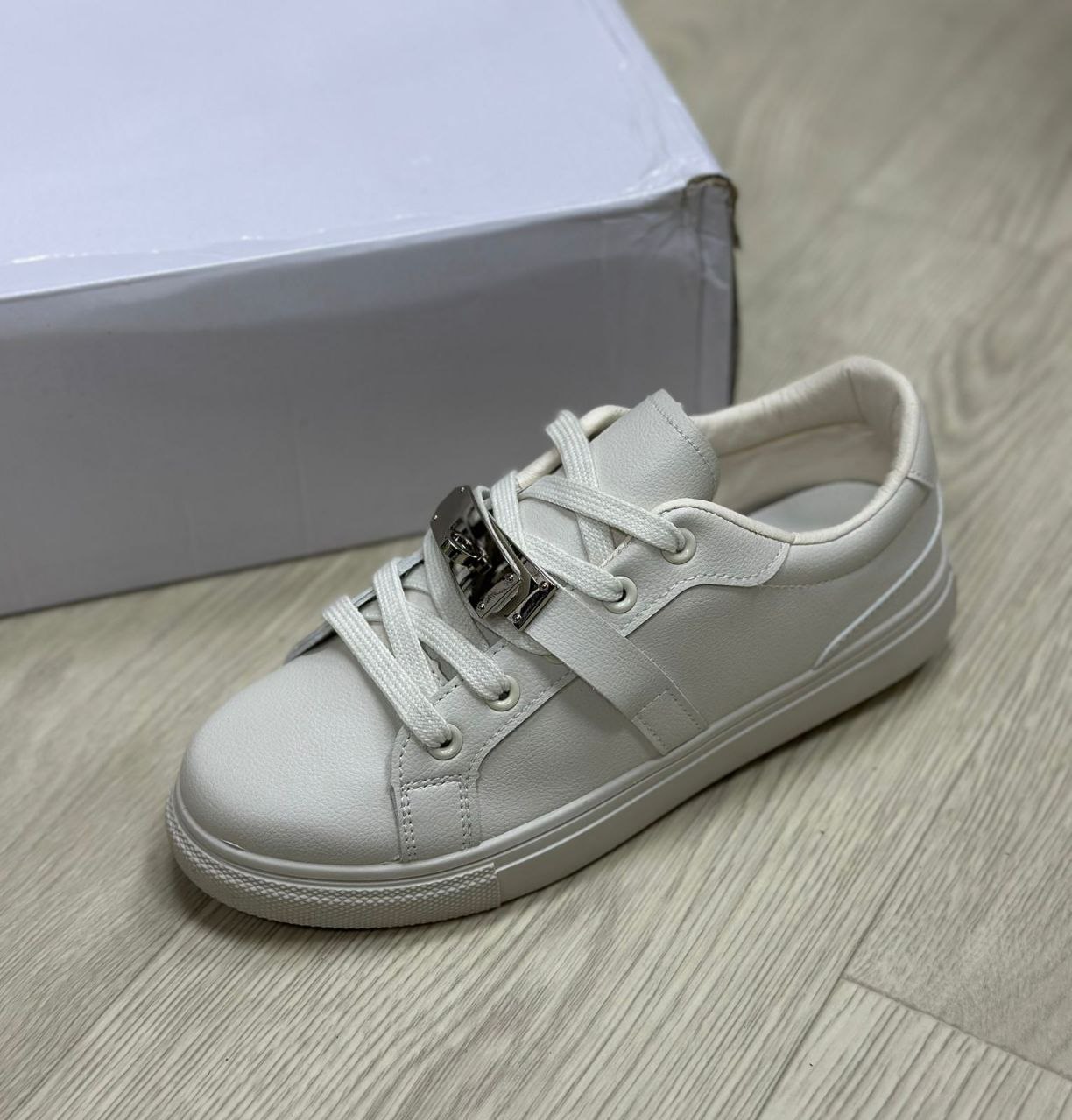 фото весенние женские кроссовки оптом