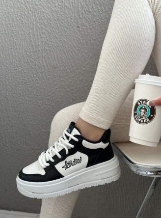 фото весенние женские кроссовки оптом