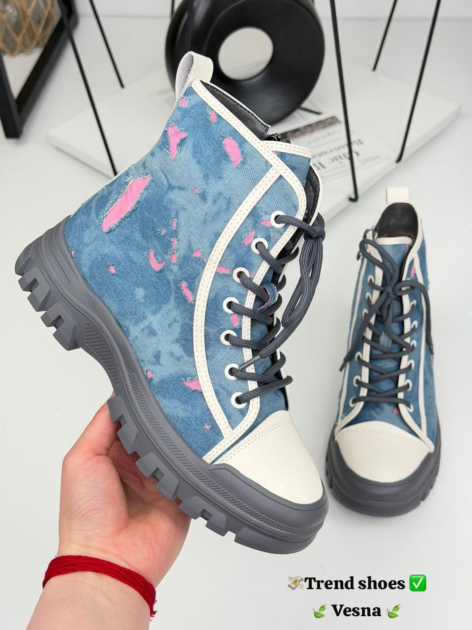 фото женские весенние кеды с джинсовым дизайном 508774 оптом