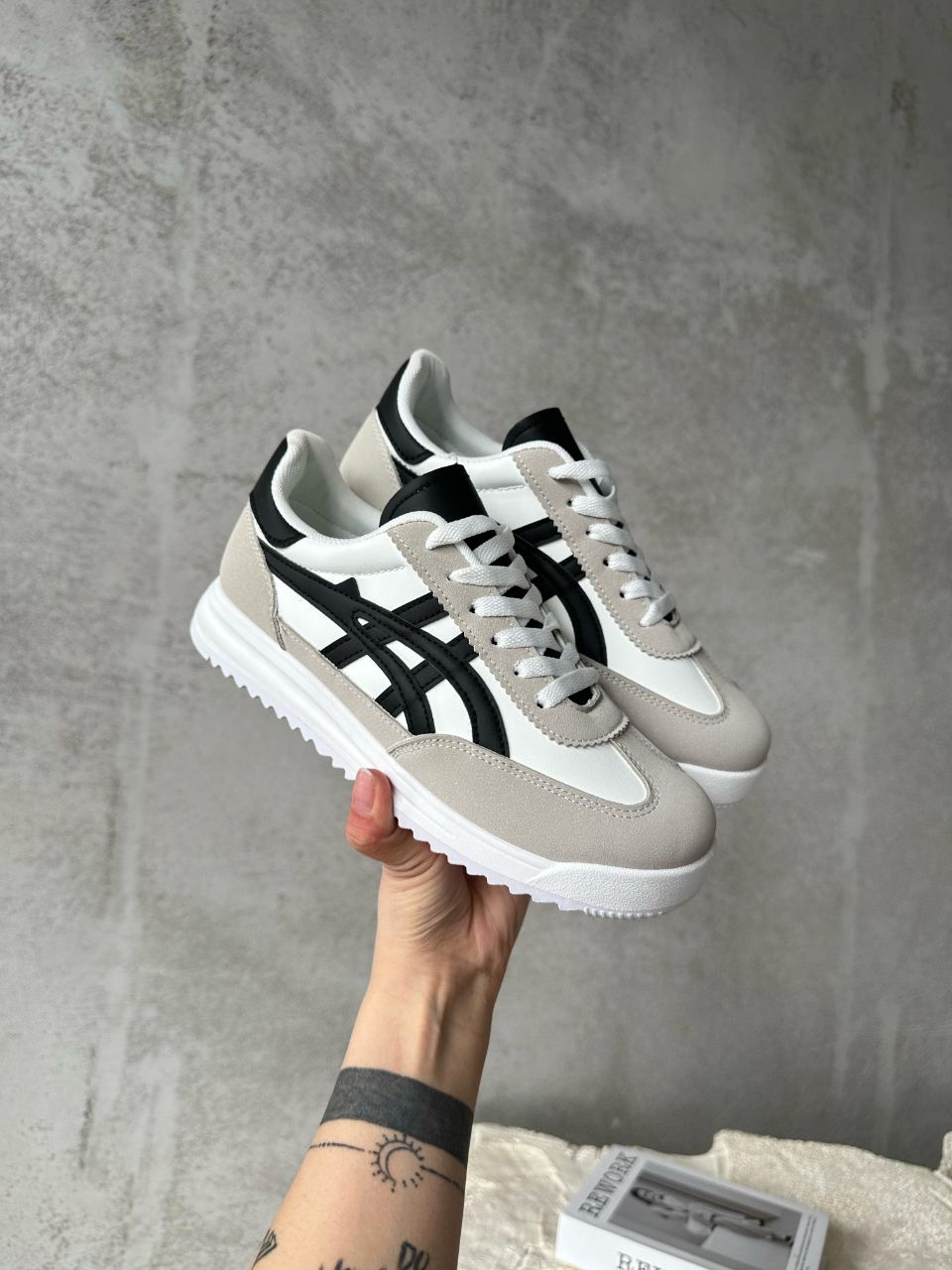 фото весенние женские кроссовки оптом