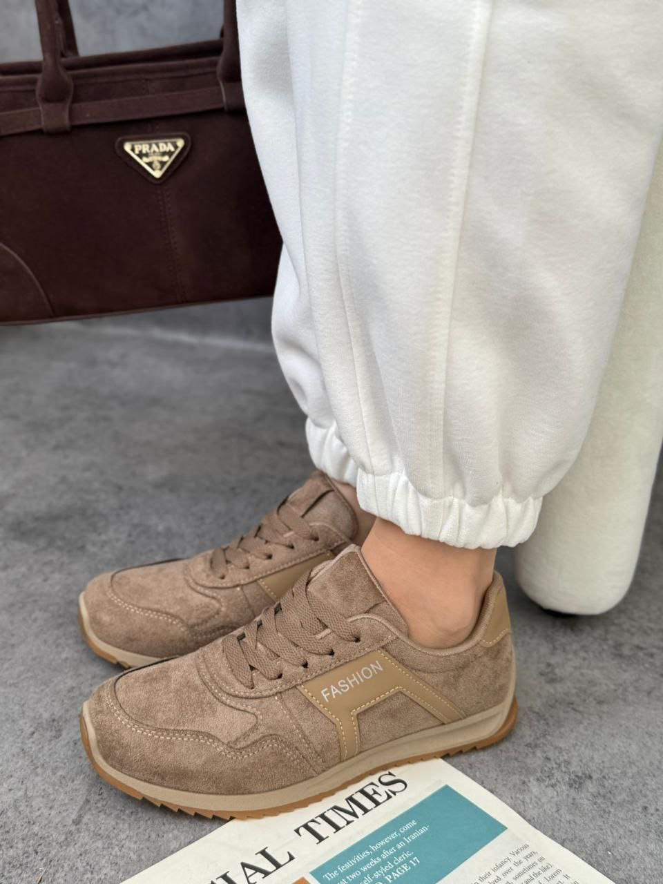 фото весенние женские кроссовки оптом