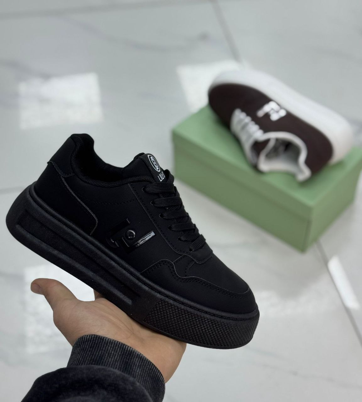 фото весенние женские кроссовки оптом