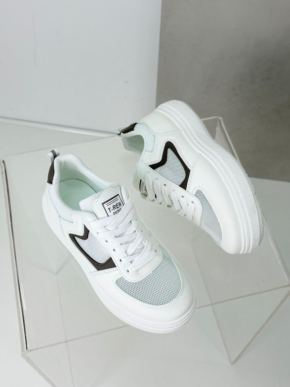 фото весенние женские кроссовки оптом