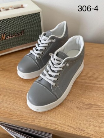 фото весенние женские кроссовки оптом