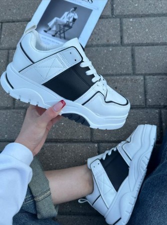 фото весенние женские кроссовки оптом