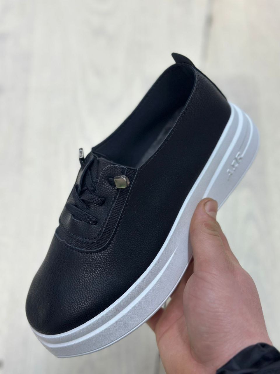 фото весенние женские кроссовки оптом