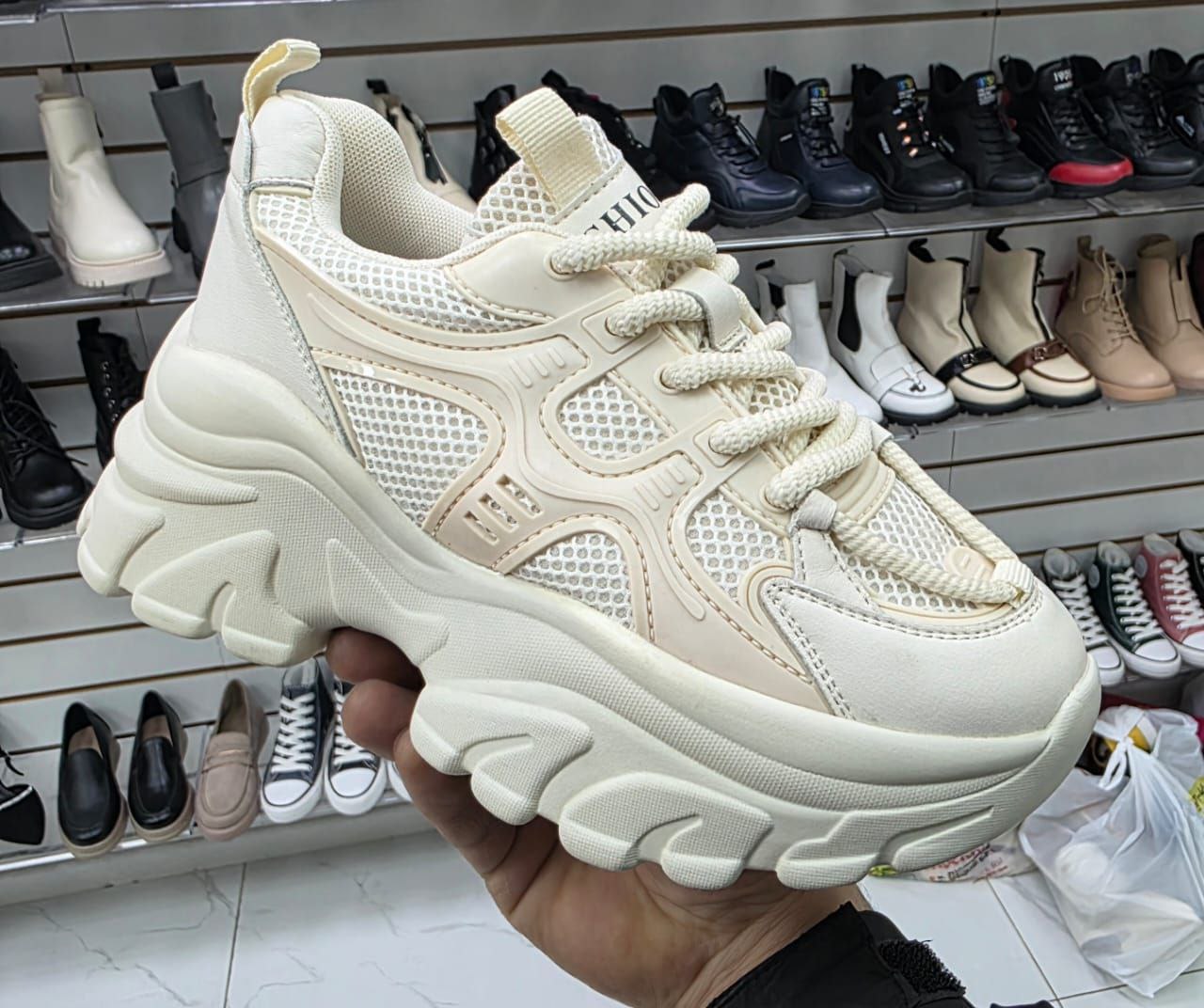 фото весенние женские кроссовки оптом