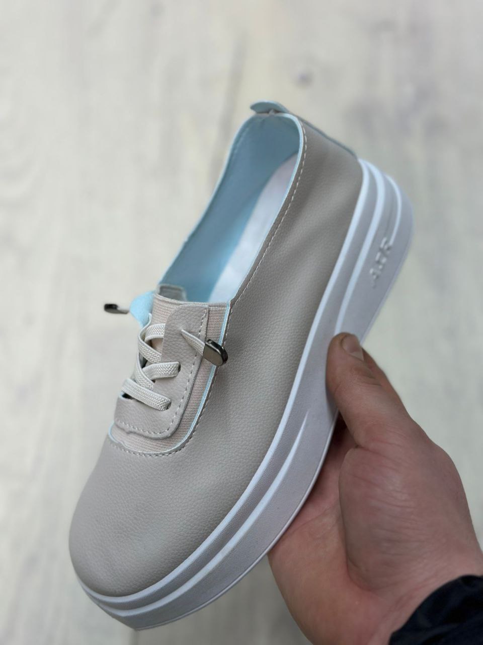 фото весенние женские кроссовки оптом