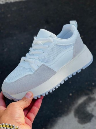 фото весенние женские кроссовки оптом