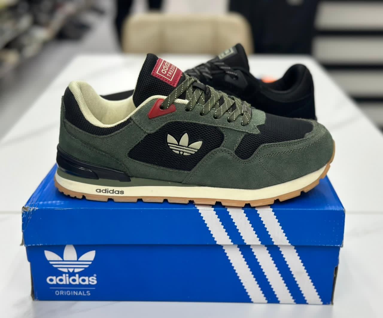 фото весенние мужские кроссовки оптом с доставкой