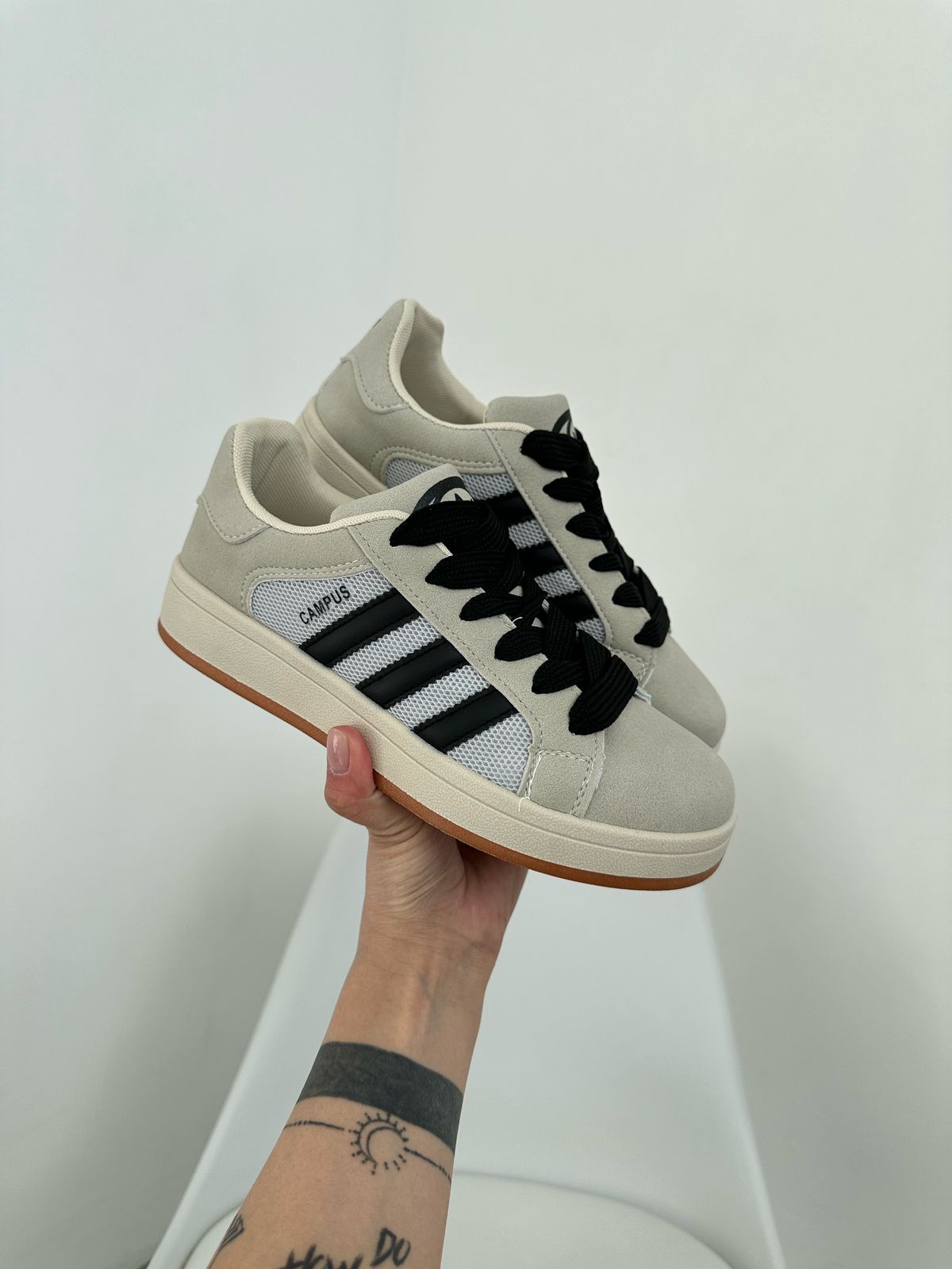 фото весенние женские кроссовки оптом