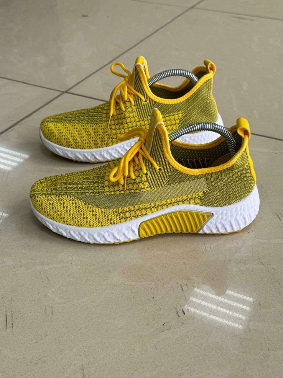 фото весенние женские кроссовки оптом